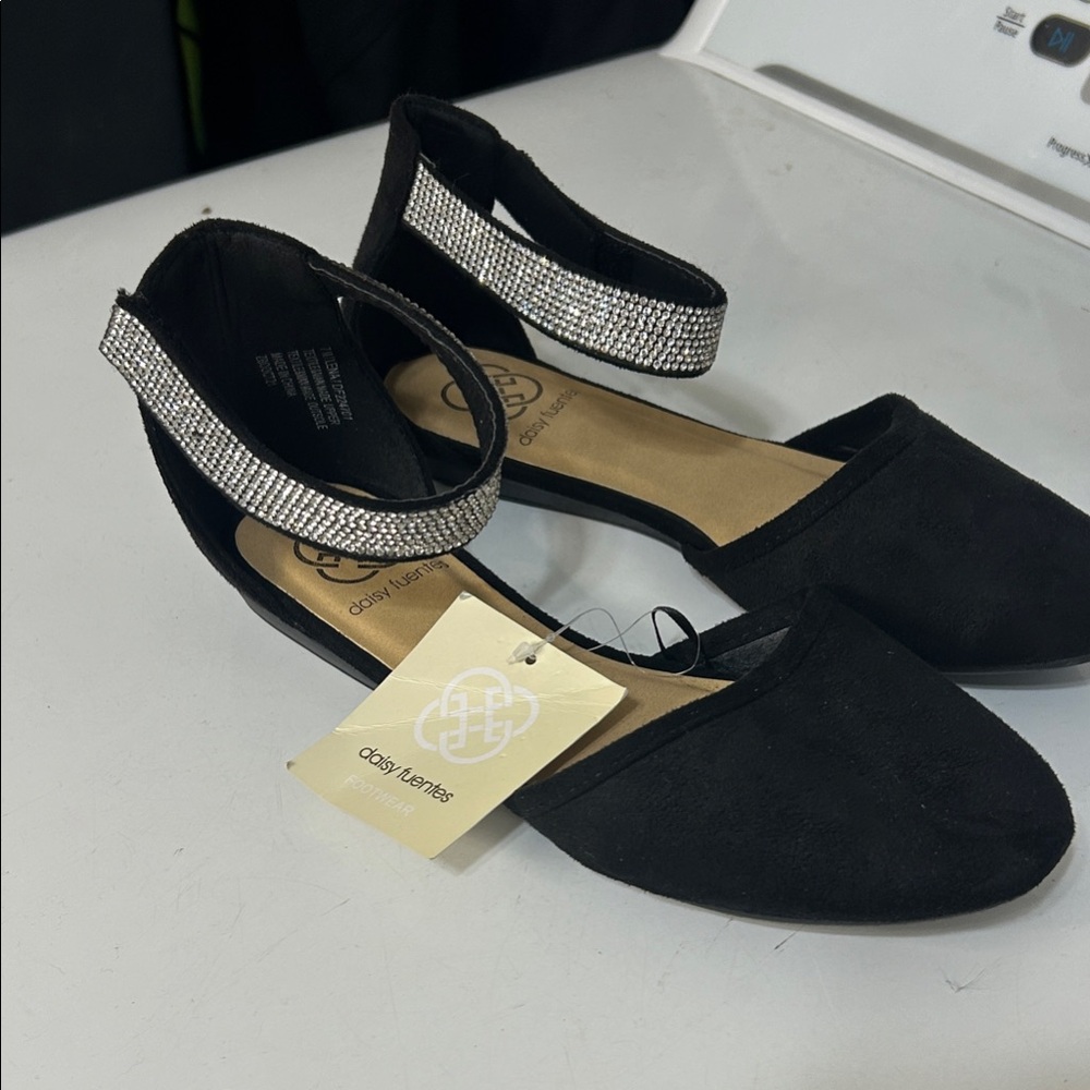 DAISY FUENTES Black Flats with Silver Ankle Strap